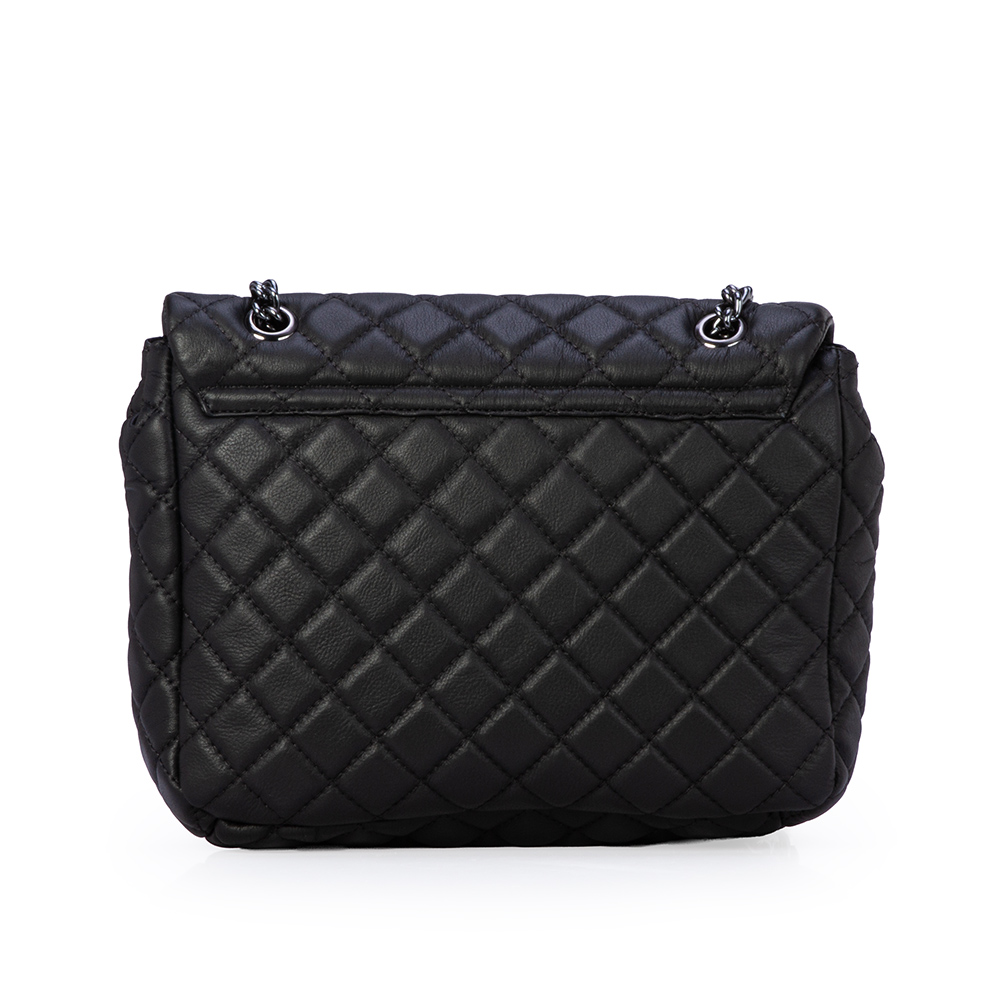 BOLSA OL&Iacute;VIA SHOULDER BAG PRETA DE COURO MATELASS&Ecirc; image number 2