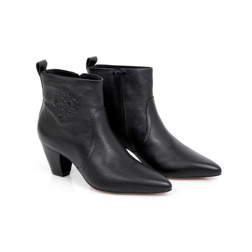 BOTA CANO CURTO PRETA DE COURO image number 1