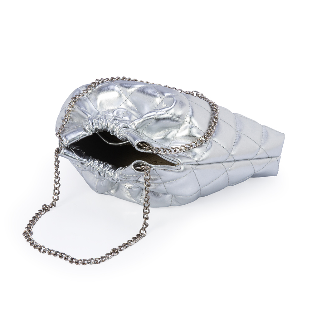 BOLSA INFANTIL PRATEADA MATELASS&Ecirc; HOBO image number 4