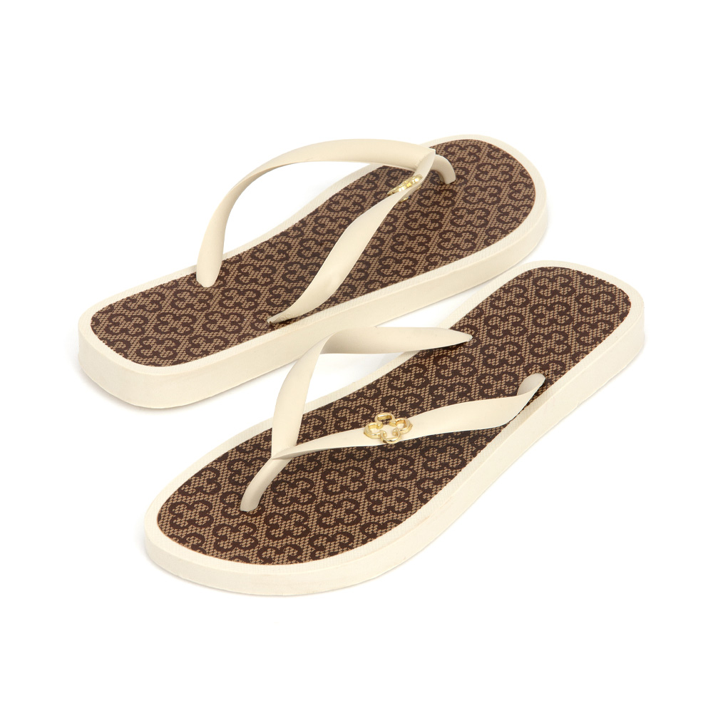 KIT CHINELO MARROM MONOGRAMA E CHAPÉU image number 3