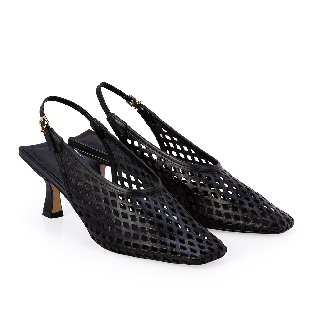 SCARPIN SLINGBACK PRETO DE COURO VAZADO image number 1