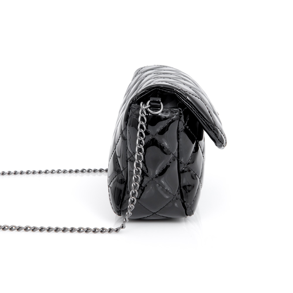 BOLSA PEQUENA PRETA VERNIZ MATELASS&Ecirc; AL&Ccedil;A CORRENTE image number 2