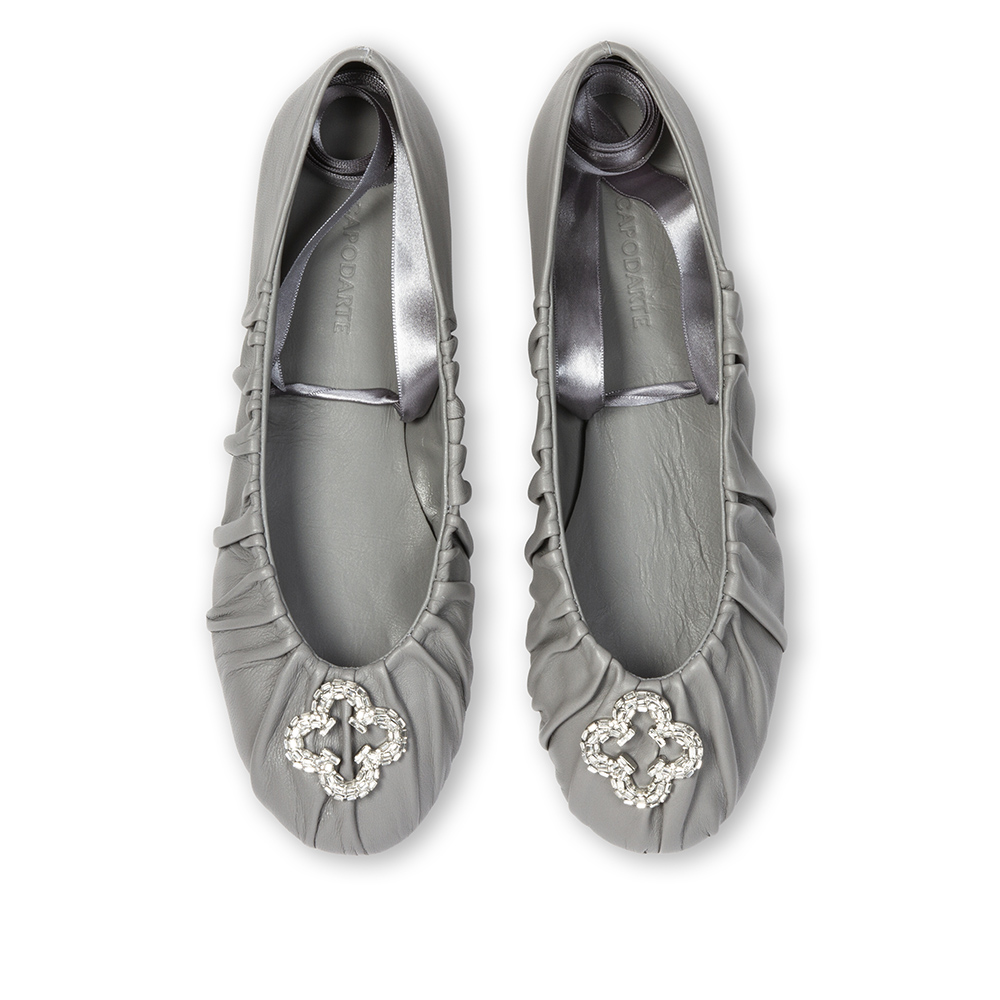 SAPATILHA COURO CINZA CARBONO FITA CETIM image number 4