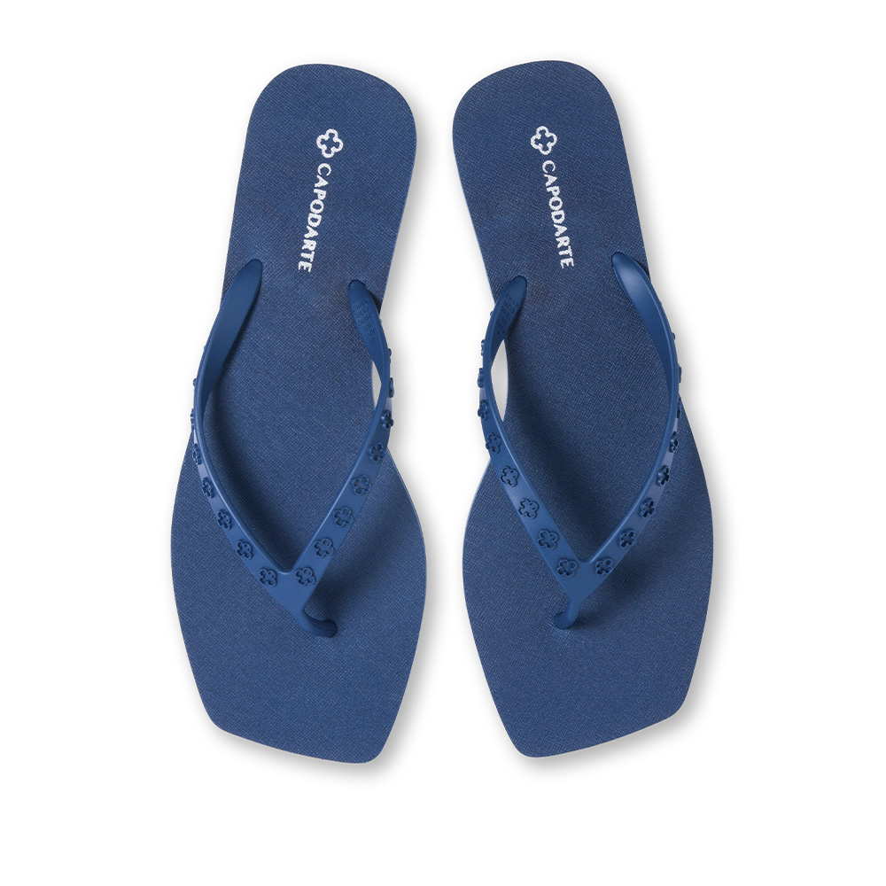 CHINELO DE DEDO BICO QUADRADO AZUL TIRAS MONOGRAMA Capodarte