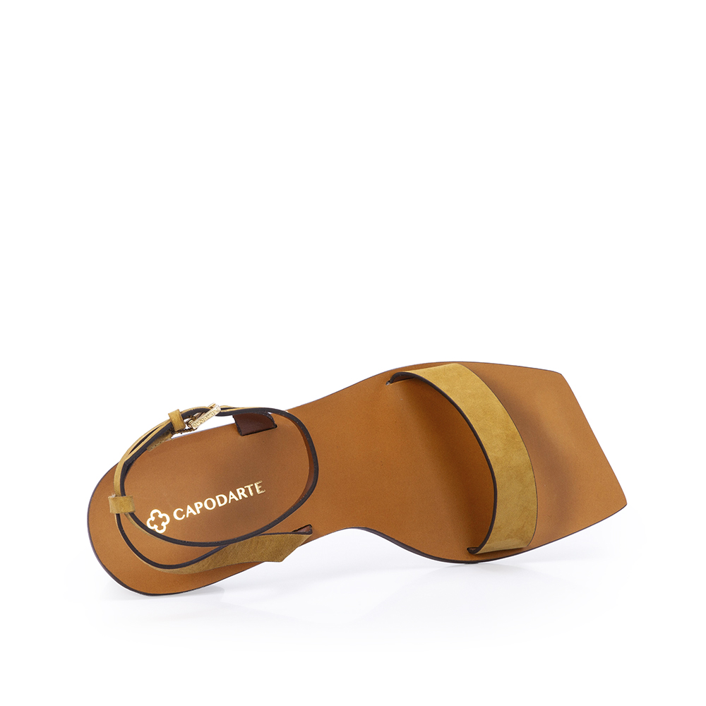 SAND&Aacute;LIA BICO QUADRADO AMARELO CITRINO DE COURO NOBUCK image number 4