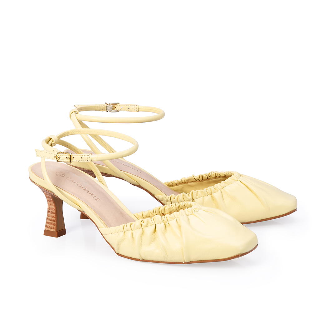 SCARPIN SLINGBACK CREME BRULLE DE COURO EL&Aacute;STICO image number 1