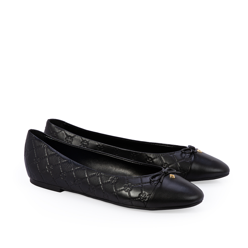 SAPATILHA BICO REDONDO COURO PRETA LA&Ccedil;O image number 1