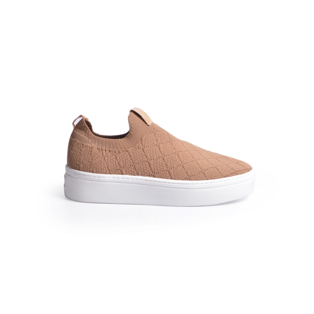 TÊNIS FEMININO SLIP ON KNIT MATELASSÊ BEGE image number 0