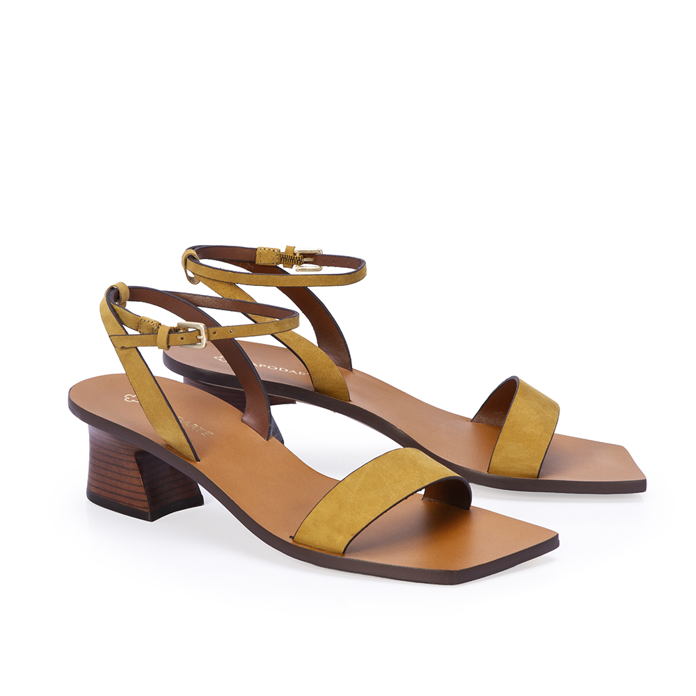 SAND&Aacute;LIA BICO QUADRADO AMARELO CITRINO DE COURO NOBUCK image number 2