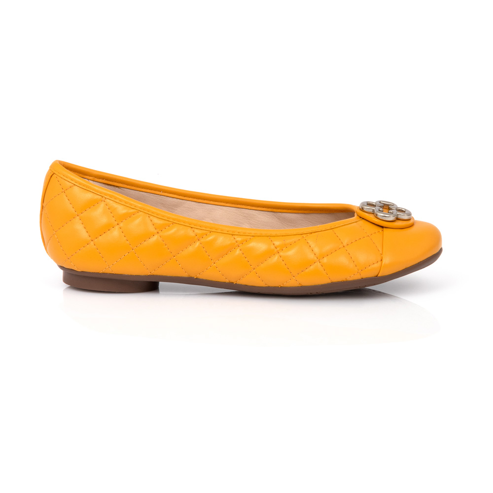 SAPATILHA CATHERINE VINTAGE DE COURO AMARELO DAMASCO MATELASSÊ image number 0