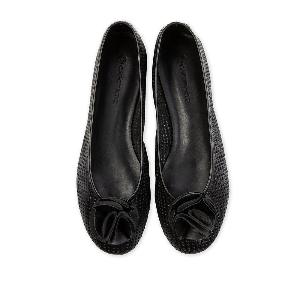 SAPATILHA PRETA DE COURO VAZADO image number 4