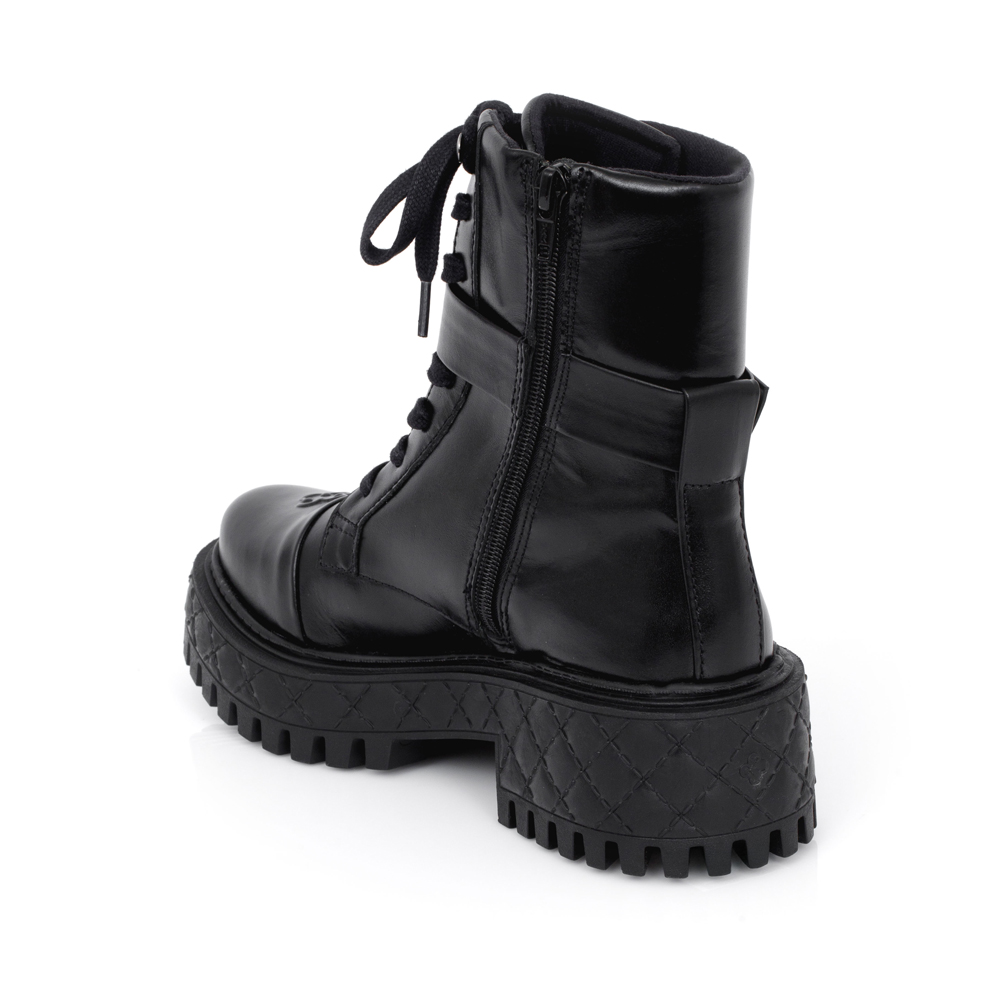 BOTA COTURNO PRETA DE COURO TRATORADA image number 2