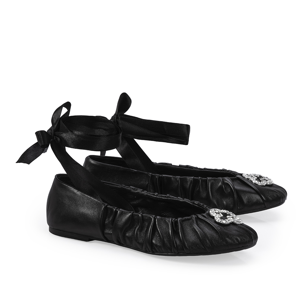 SAPATILHA PRETA COURO FITA CETIM image number 1