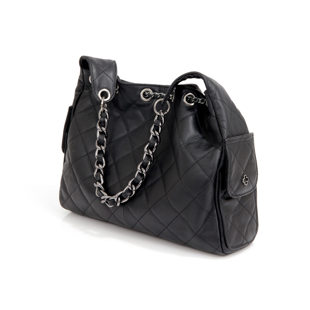BOLSA SHOPPER PRETA DE COURO MATELASS&Ecirc; COM AL&Ccedil;A CORRENTE image number 3