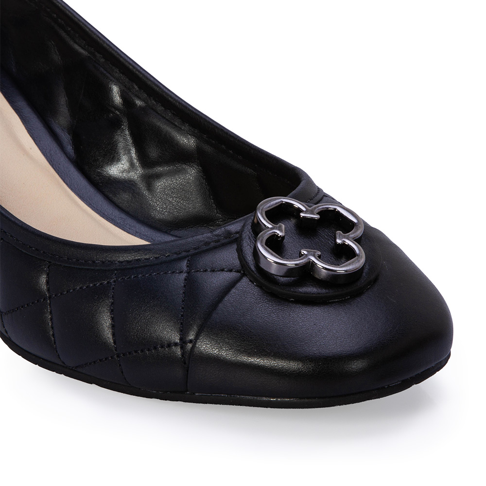 SCARPIN SALTO BAIXO PRETO DE COURO MATELASS&Ecirc; image number 4