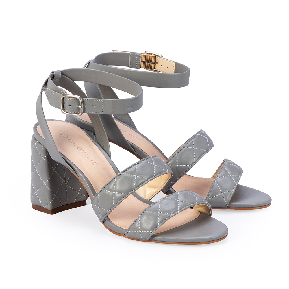 SAND&Aacute;LIA SALTO M&Eacute;DIO CINZA CARBONO DE COURO MATELASS&Ecirc; image number 1