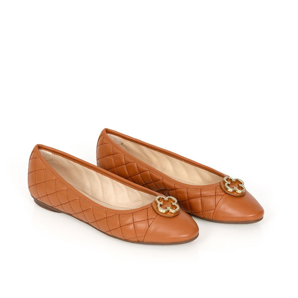 SAPATILHA CATHERINE MODERNIT&Aacute; DE COURO CARAMELO MATELASS&Ecirc; image number 1