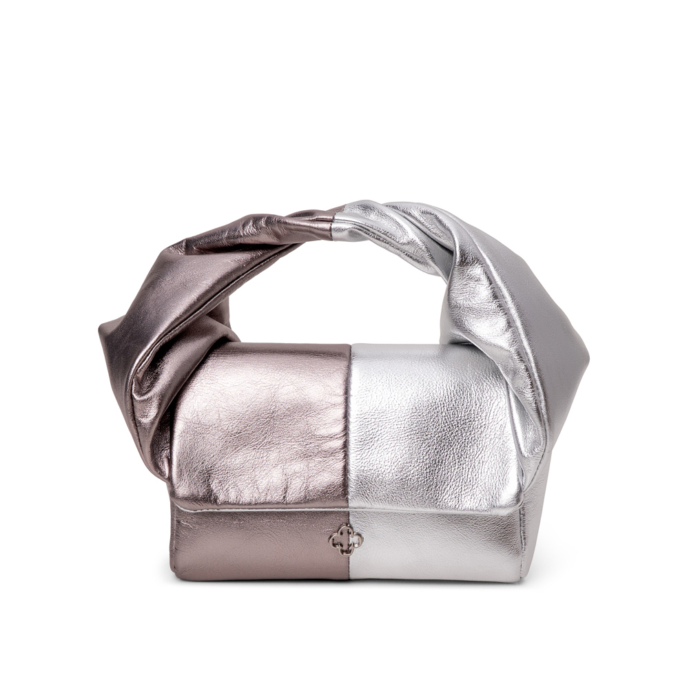 BOLSA PRATEADA METALIZADA DE COURO COM AL&Ccedil;A CORRENTE image number 0
