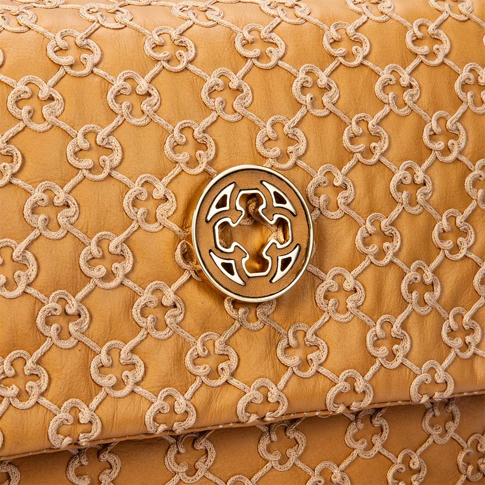 BOLSA BEGE SAVANA DE COURO MONOGRAMA BORDADO image number 3