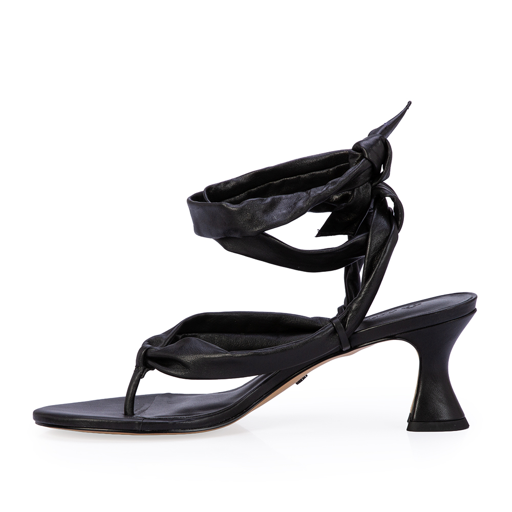 SAND&Aacute;LIA SALTO M&Eacute;DIO PRETA DE COURO image number 2