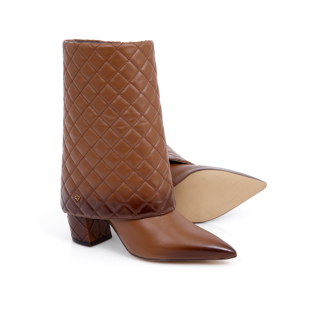 BOTA BICO FINO CARAMELO DE COURO MATELASSÊ image number 3