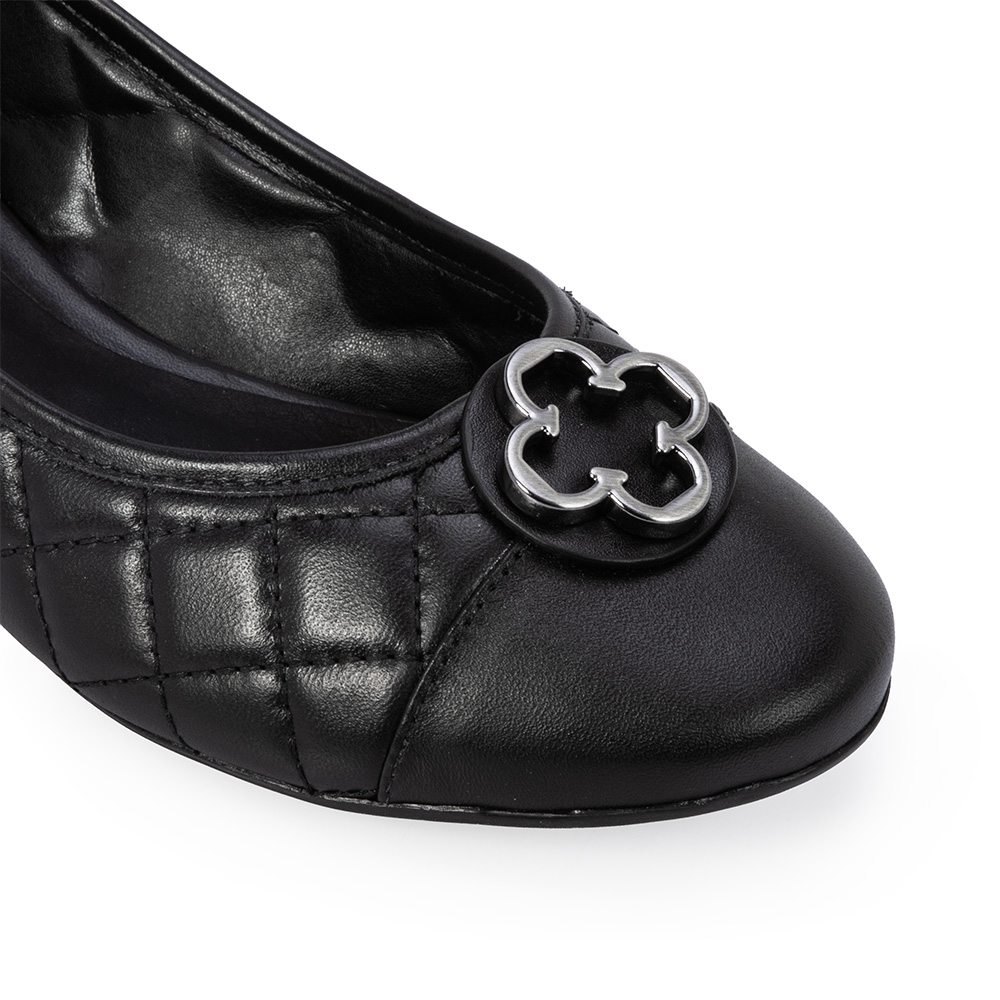 SCARPIN SALTO BAIXO DE COURO PRETO MATELASSÊ image number 2