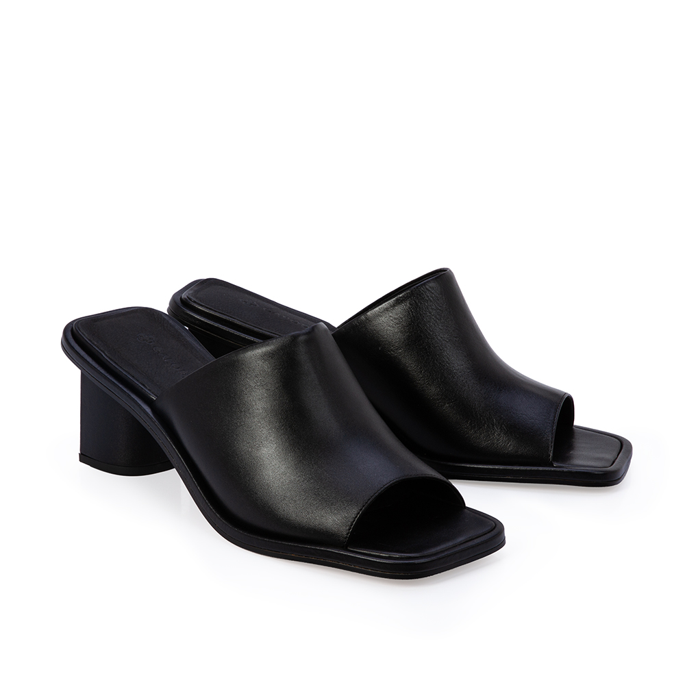 MULE PRETA SALTO BAIXO DE COURO image number 1