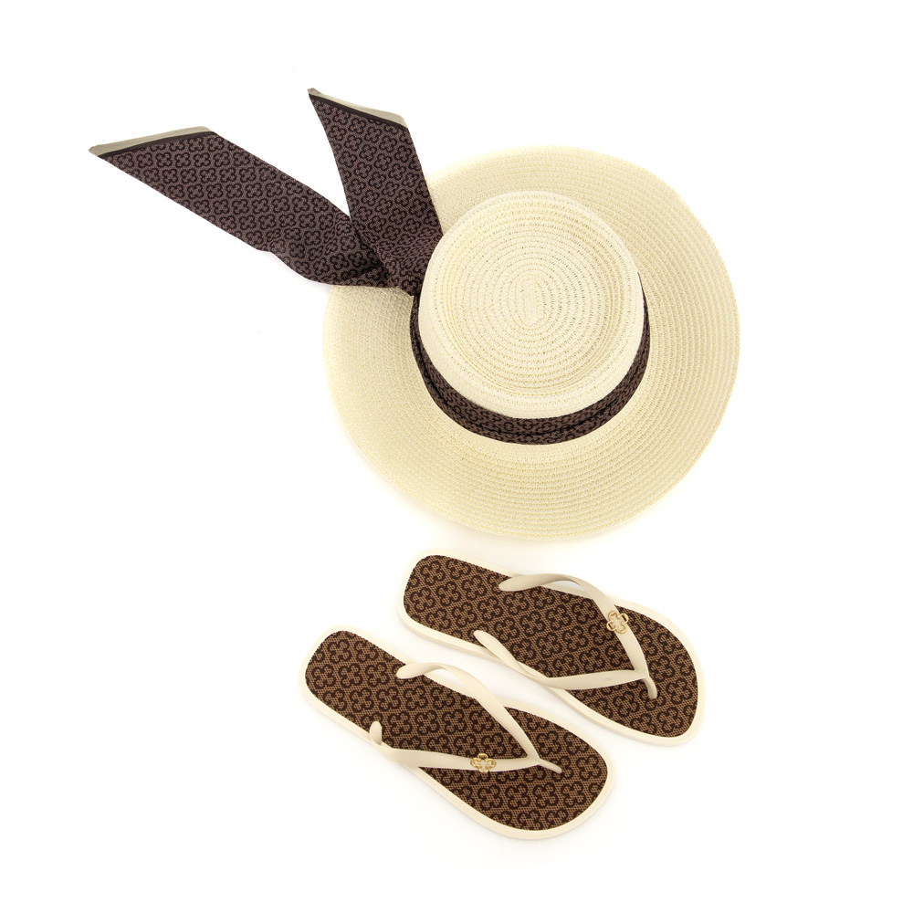 KIT CHINELO MARROM MONOGRAMA E CHAP&Eacute;U image number 1