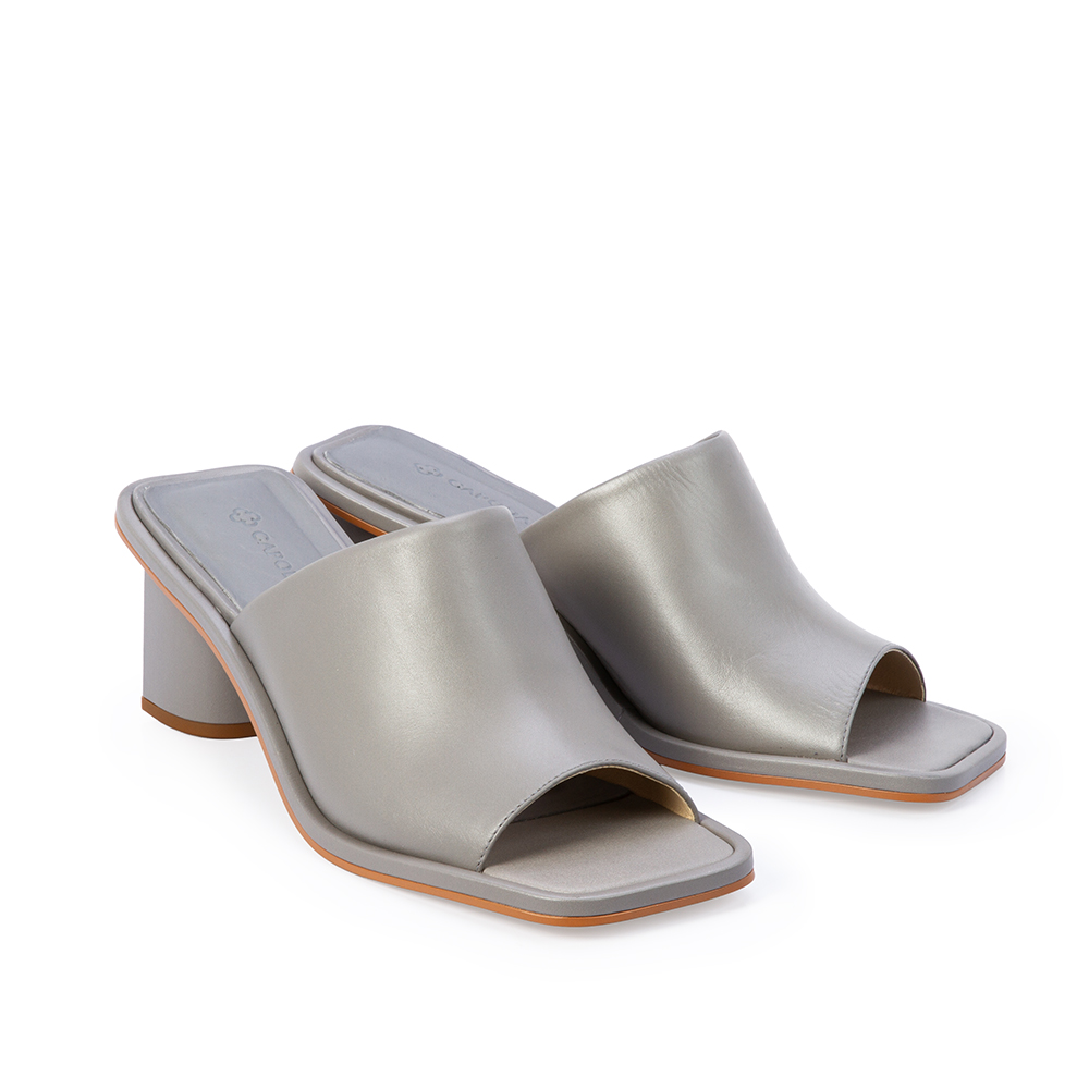 MULE CINZA CARBONO SALTO BAIXO DE COURO image number 2