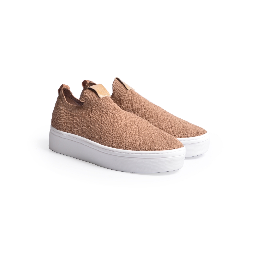 TÊNIS FEMININO SLIP ON KNIT MATELASSÊ BEGE image number 1