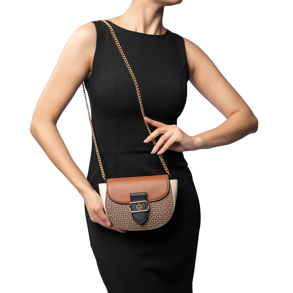 BOLSA PEQUENA CARAMELO MONOGRAMA AL&Ccedil;A CORRENTE image number 1