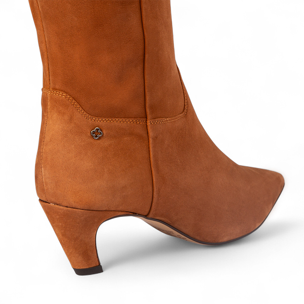 BOTA CANO LONGO CARAMELO DE COURO NOBUCK image number 4