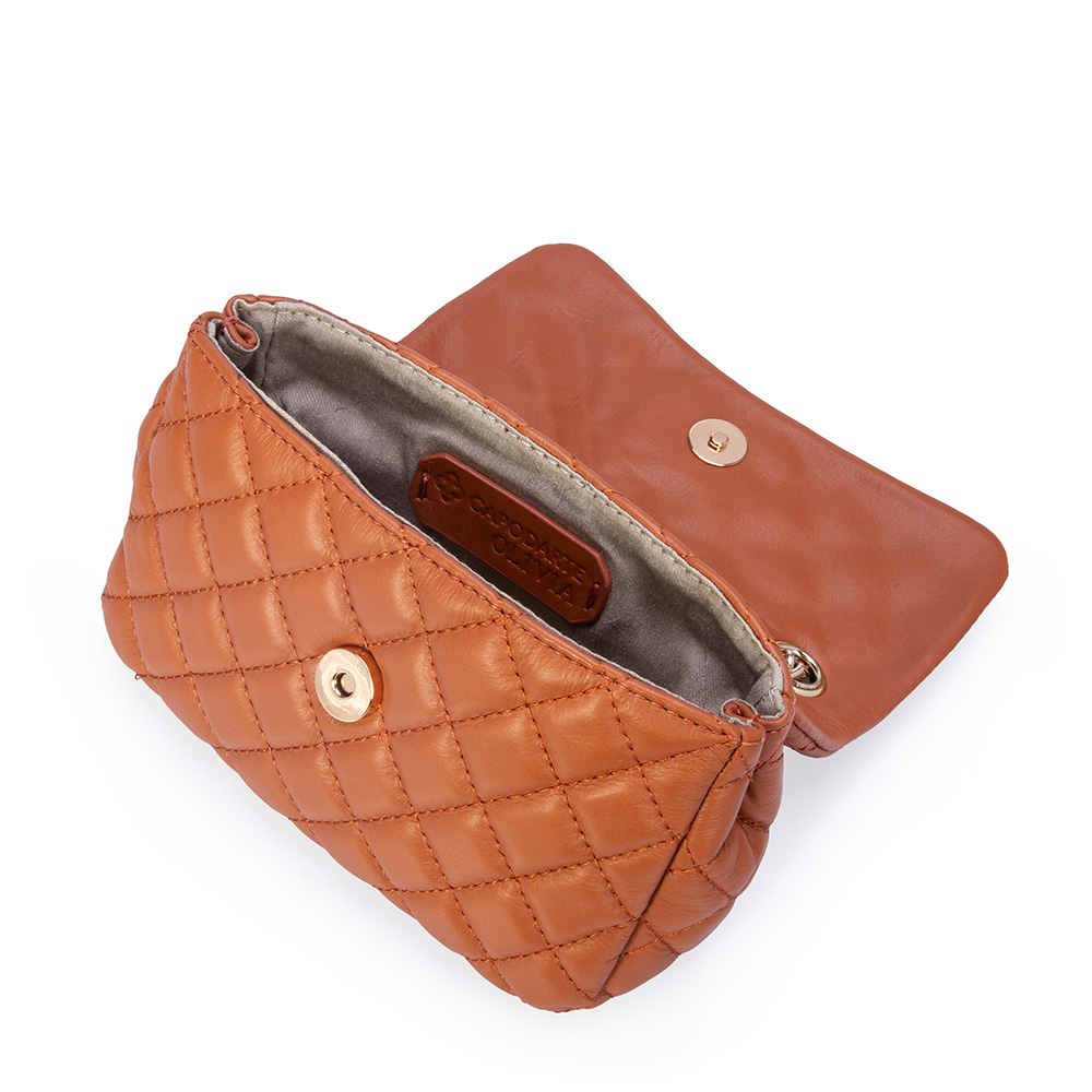 BOLSA MINI OL&Iacute;VIA CARAMELO DE COURO MATELASS&Ecirc; SHOULDER BAG image number 4