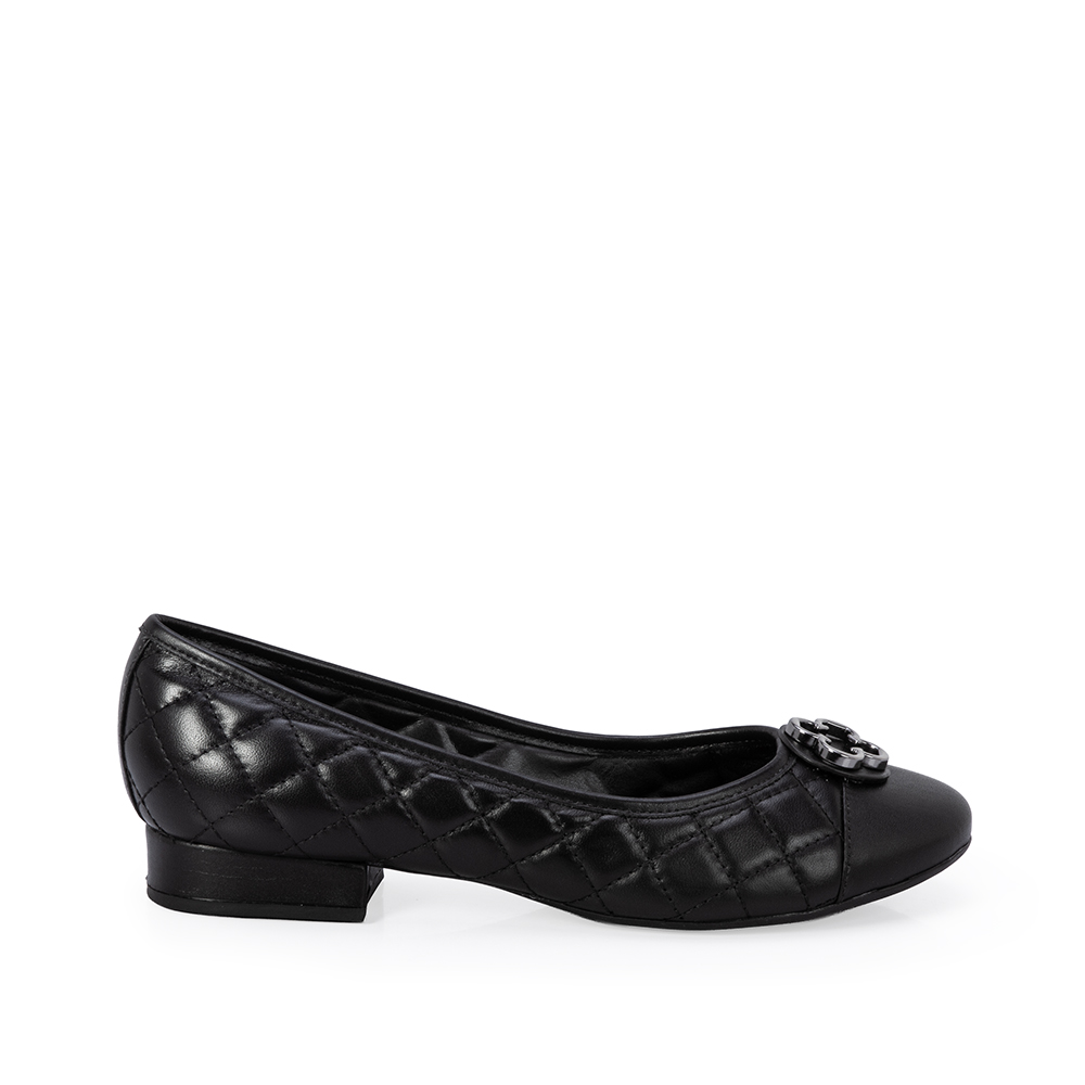 SCARPIN SALTO BAIXO DE COURO PRETO MATELASS&Ecirc; image number 0