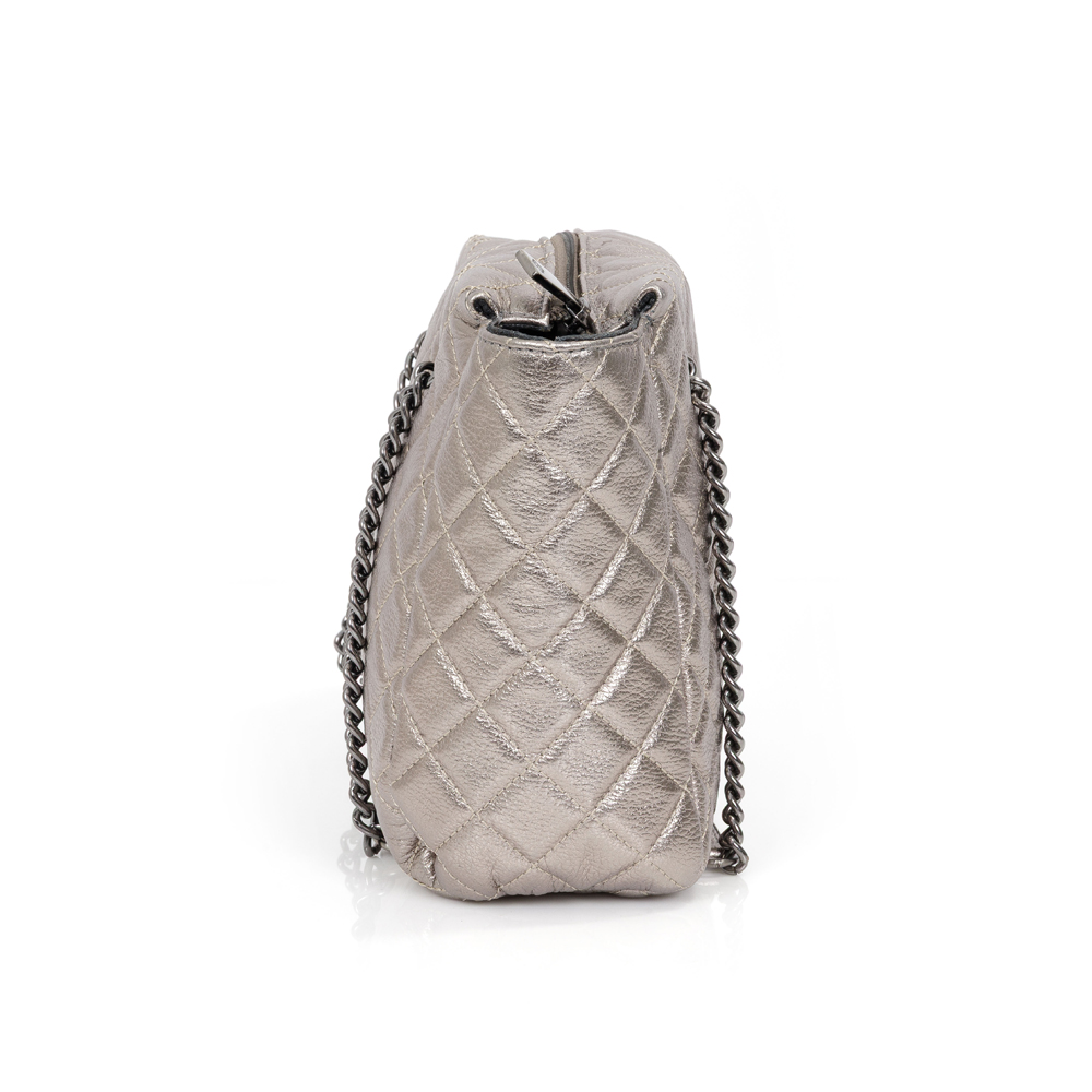 BOLSA MÉDIA COURO CINZA PEWTER MATELASSÊ HOBO image number 1