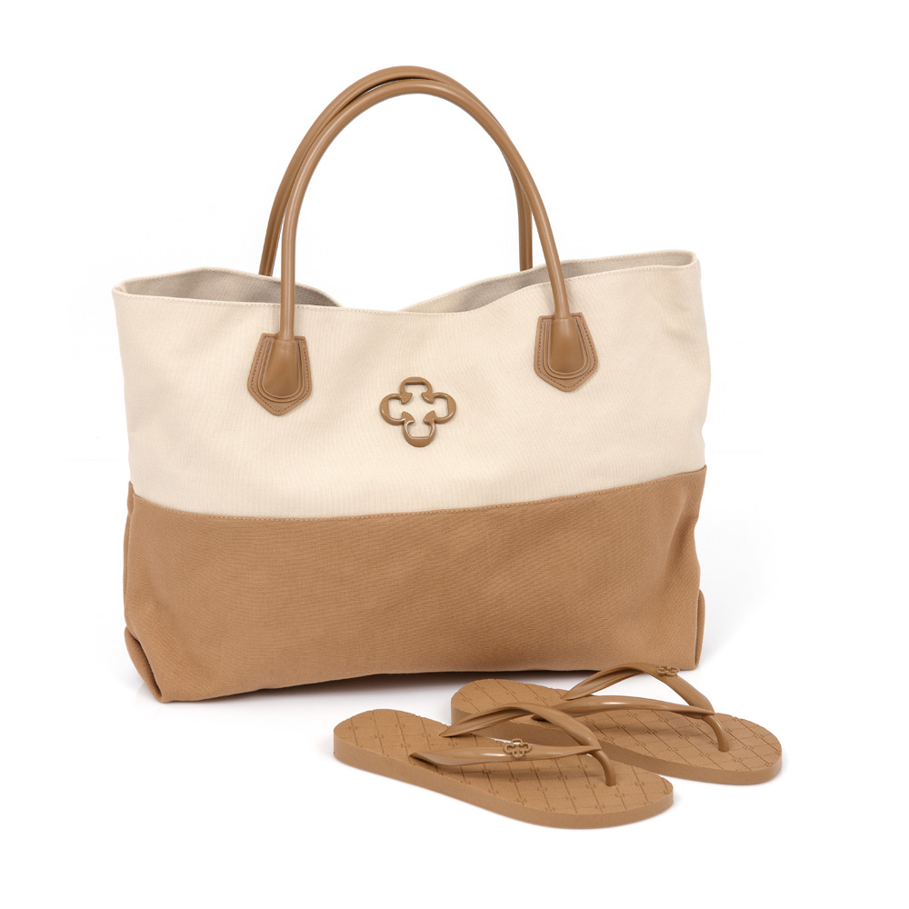 KIT BOLSA BEGE LONA E CHINELO MONOGRAMA image number 0