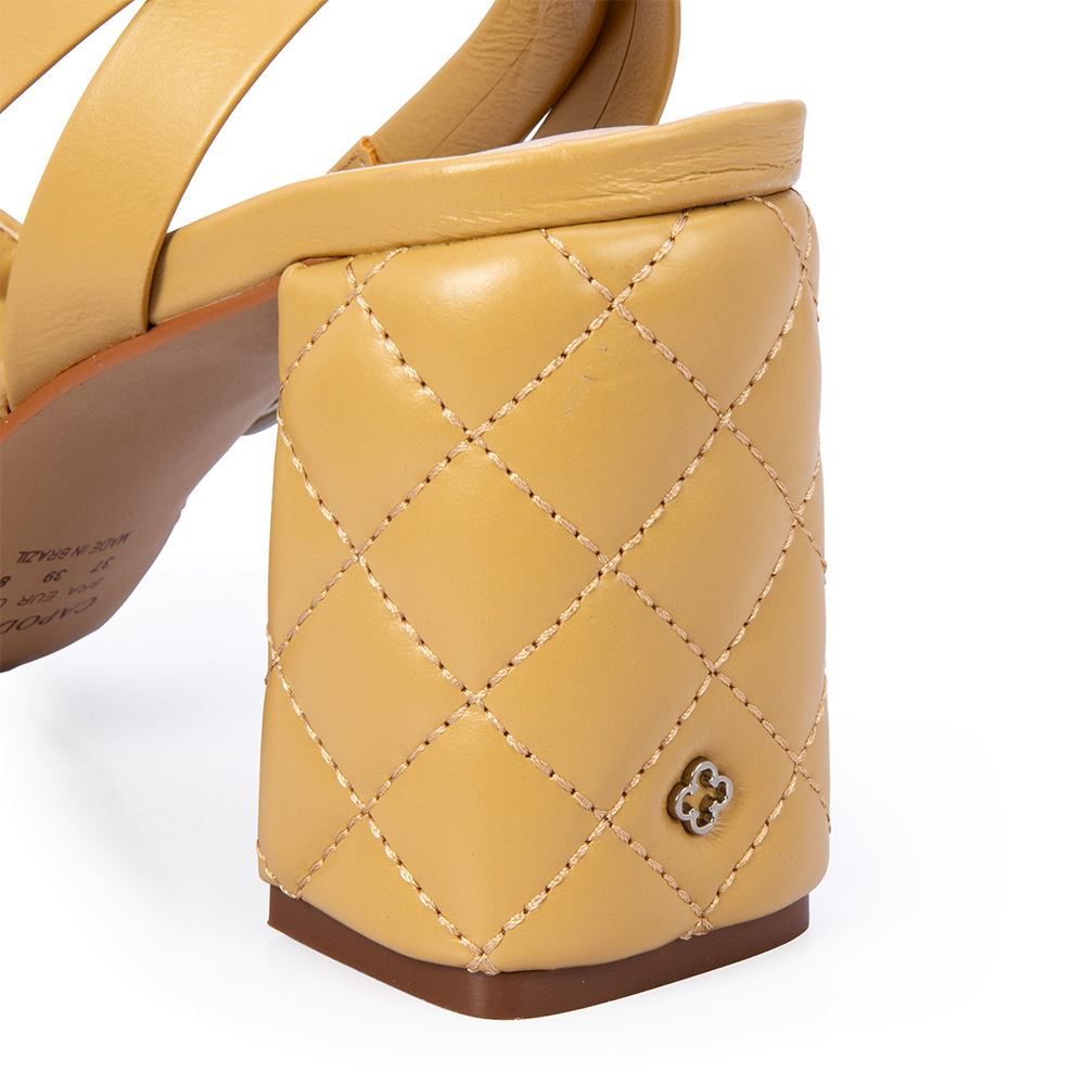 SAND&Aacute;LIA SALTO M&Eacute;DIO BEGE SAVANA DE COURO MATELASS&Ecirc; image number 4