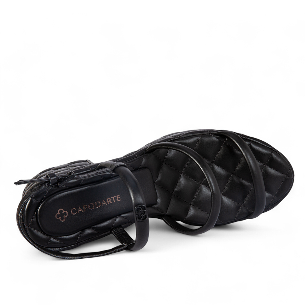 SAND&Aacute;LIA MEIA PATA PRETA DE COURO MATELASS&Ecirc; image number 4