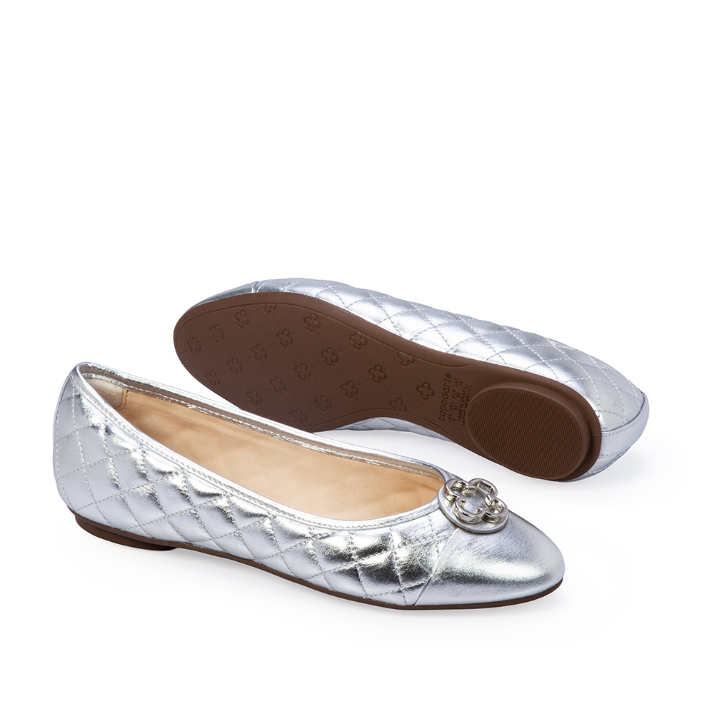 SAPATILHA CATHERINE MODERNIT&Aacute; DE COURO PRATEADA MATELASS&Ecirc; image number 3