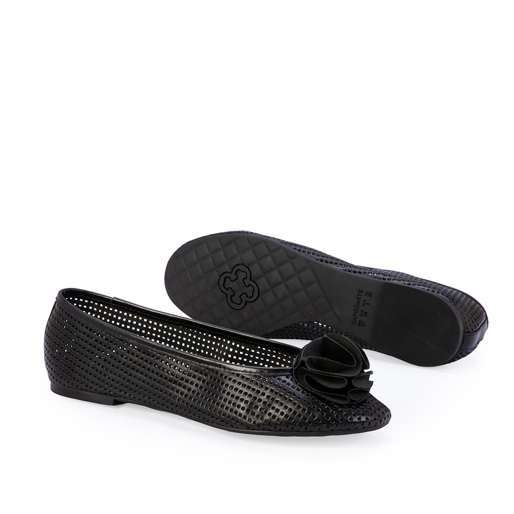 SAPATILHA PRETA DE COURO VAZADO image number 3