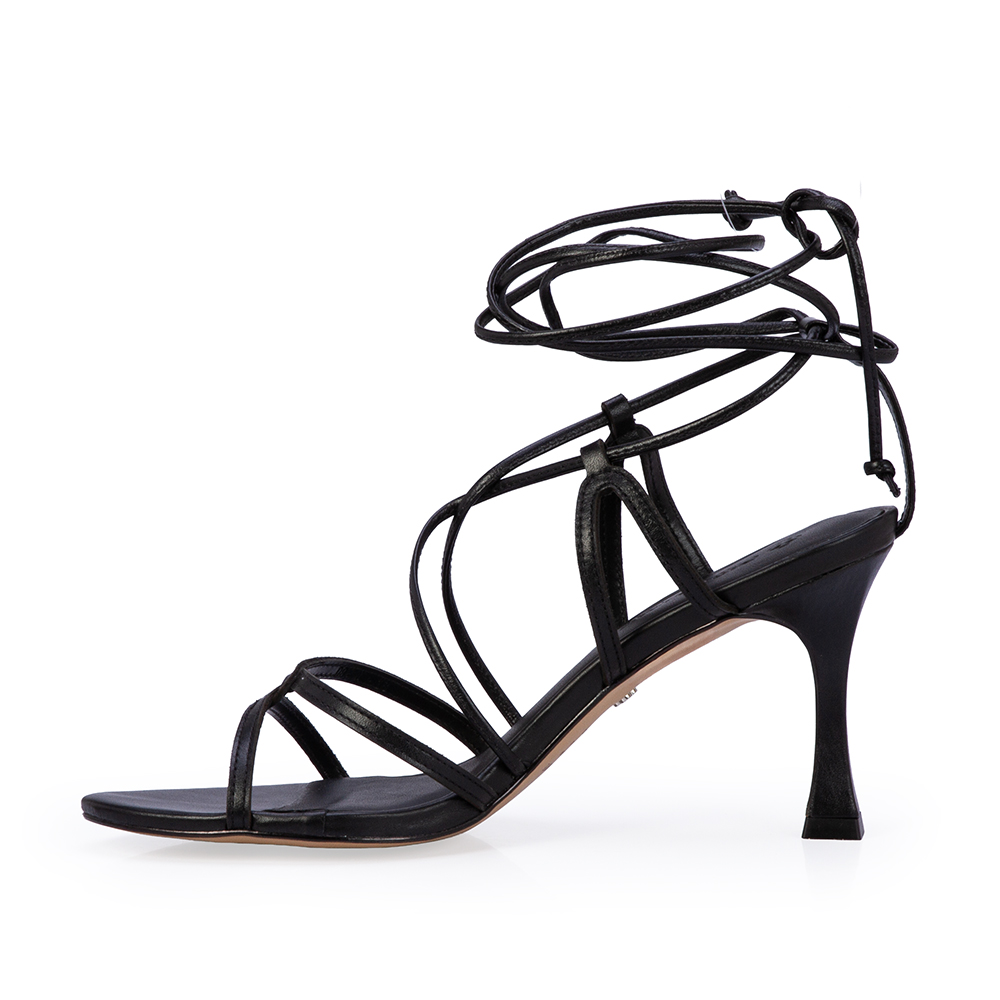 SAND&Aacute;LIA SALTO M&Eacute;DIO PRETA DE COURO AMARRA&Ccedil;&Atilde;O image number 2