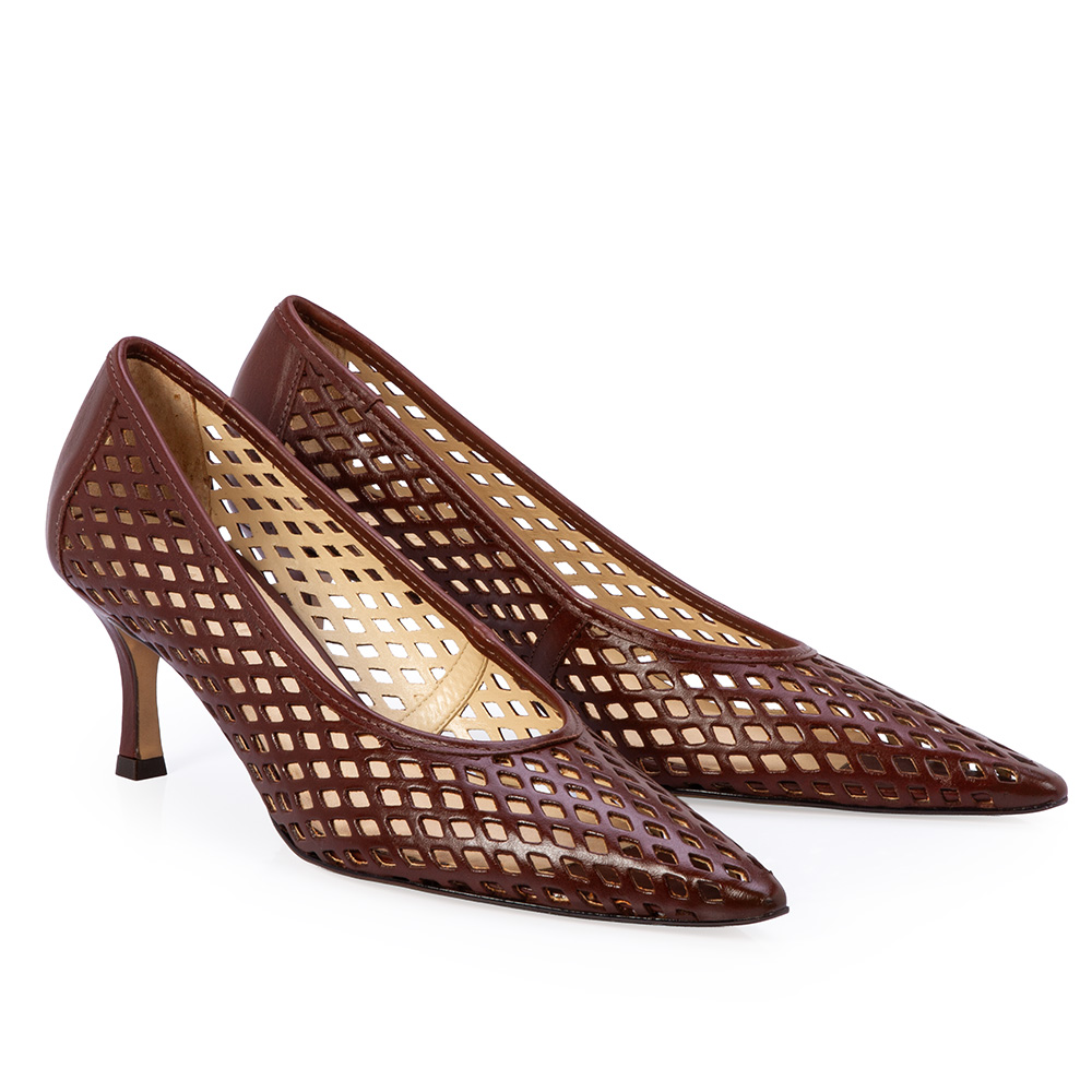 SCARPIN SALTO M&Eacute;DIO MARROM &Eacute;BANO DE COURO VAZADO image number 1