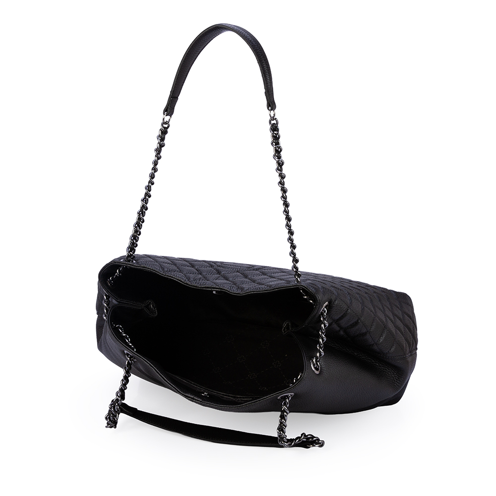 BOLSA GRANDE PRETA DE COURO MATELASS&Ecirc; HOBO CARINA image number 4