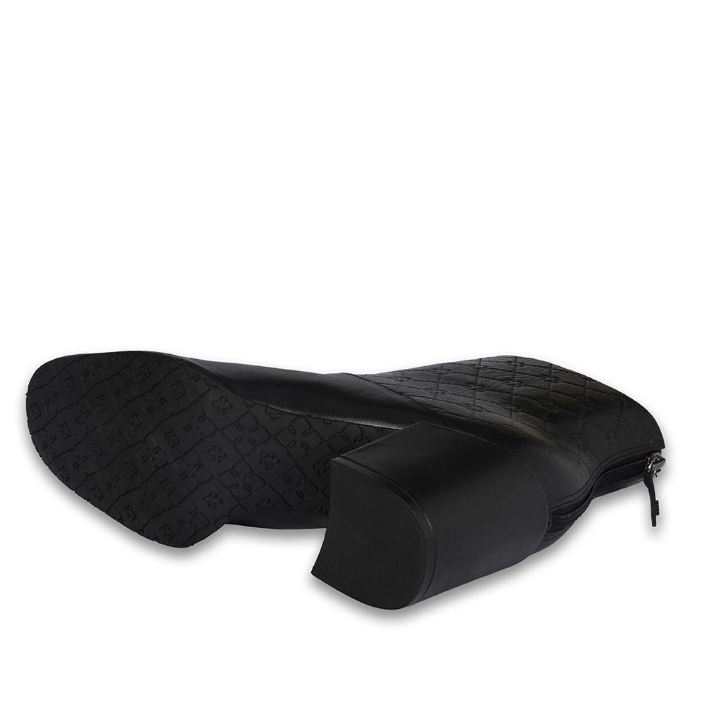 BOTA CANO CURTO PRETA DE COURO MONOGRAMA image number 3