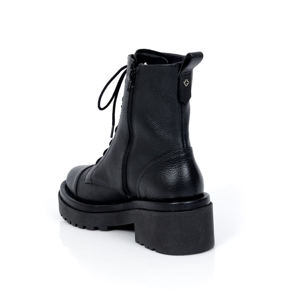 BOTA COTURNO PRETA DE COURO TRATORADO image number 2