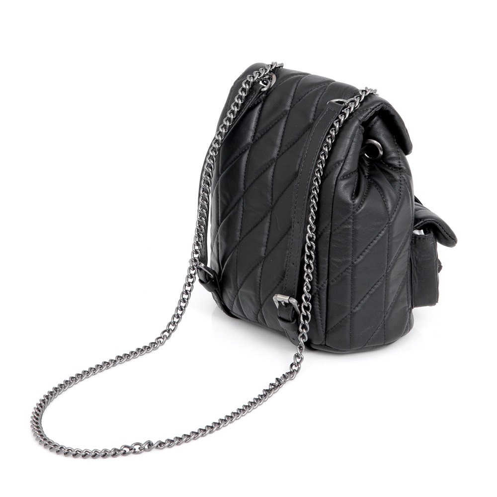 MOCHILA PRETA DE COURO MATELASSÊ ALÇA CORRENTE image number 1