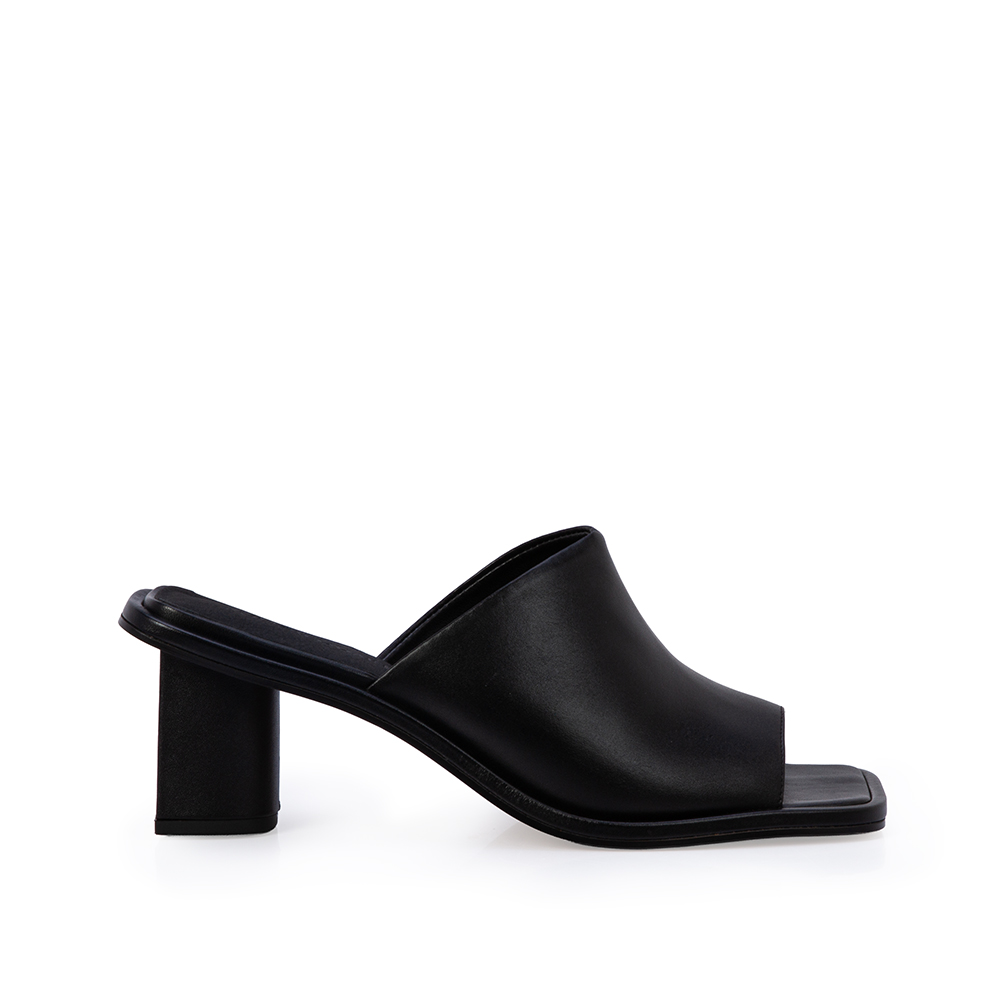 MULE PRETA SALTO BAIXO DE COURO image number 0