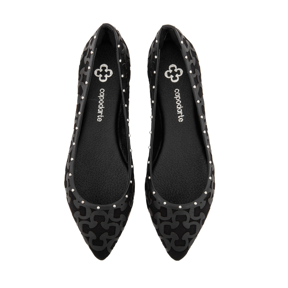 SAPATILHA PRETA BICO FINO RECORTE E TACHAS image number 4