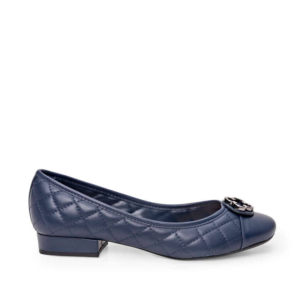 SCARPIN SALTO BAIXO DE COURO MARINHO AZZURRO MATELASS&Ecirc; image number 0