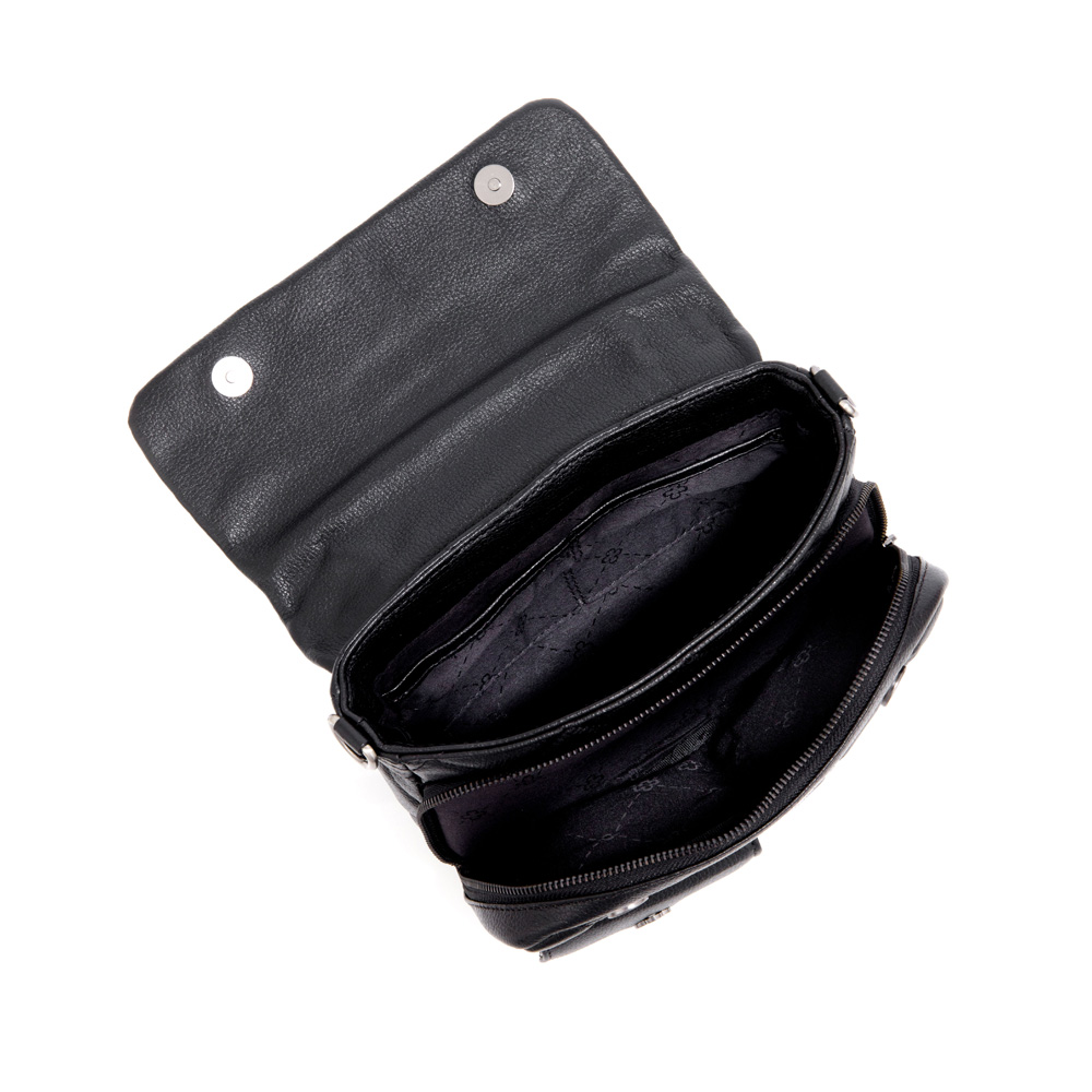 BOLSA TIRACOLO PRETA DE COURO MATELASS&Ecirc; image number 4